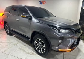 SW4 2025  2.8 D-4D TURBO DIESEL SRX PLATINUM 7L 4X4 AUTOMÁTICO 7000KM.